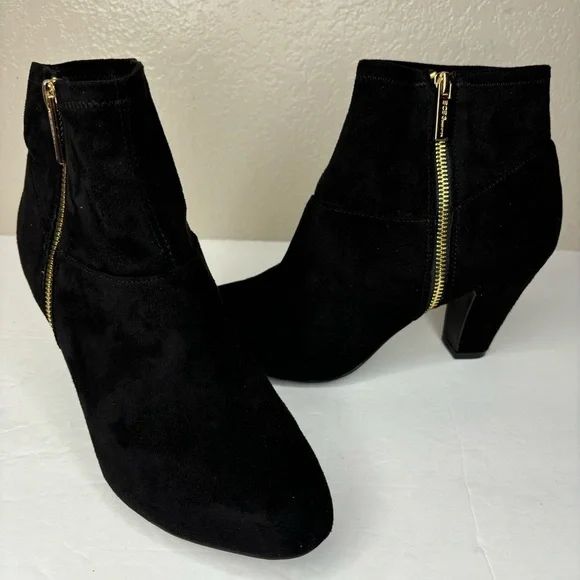 New BCBG Black 3” Comfort Heel Ankle Boots Bootie Side Zip Gold Hardware Size 9